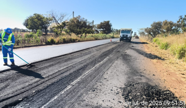 Concessionária inicia recuperação do asfalto em trechos da BR-452