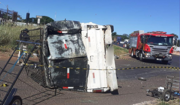 Condutor de caminhonete morre ao se envolver em acidente com caminhão na BR-452 em Rio Verde