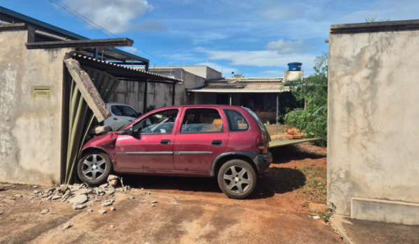 Condutor embriagado invade casa e atinge muro no Gameleira, em Rio Verde
