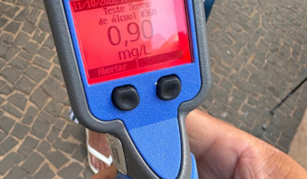 Condutor é preso por embriaguez após dirigir em zigue-zague pelas ruas na Vila Borges, em Rio Verde