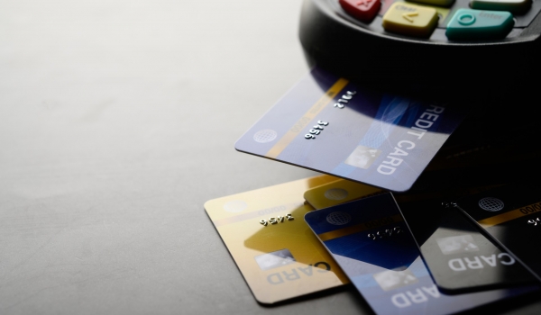 Endividamento das famílias bate recorde histórico e acende alerta no Brasil