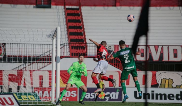 Goiás e Atlético Goianiense se enfrentam neste domingo (08)