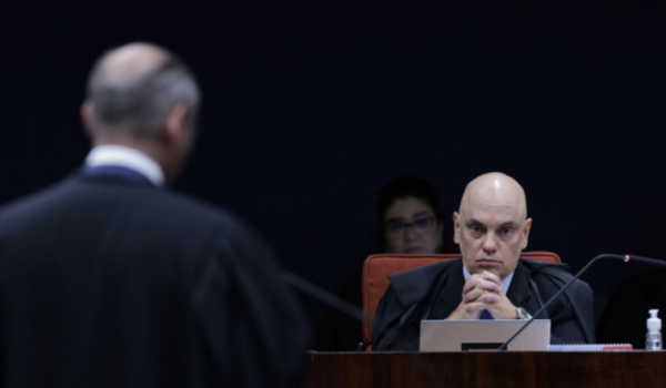 Defesa de Bolsonaro contesta acusações em julgamento do STF sobre trama golpista