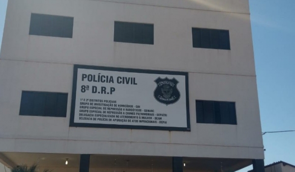 Mulher é presa 15 anos depois de ter enterrado recém-nascido dentro de casa, em Rio Verde