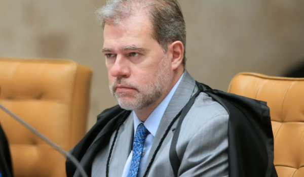 Transparência Internacional critica viagem de ministro do STF junto com advogado de investigado do Banco Master
