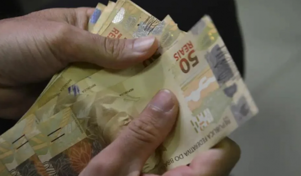 Salário mínimo sobe para R$ 1.621 em 1º de janeiro de 2026