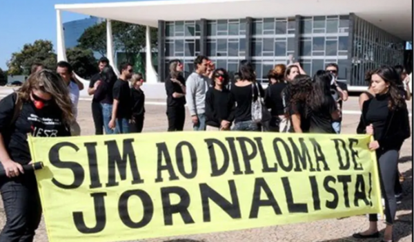 Diploma para jornalista: STF volta a discutir regra derrubada em 2009