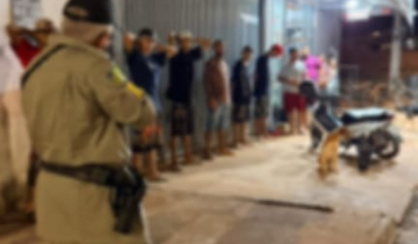 Distribuidora é alvo de ação da PM por venda de álcool a menores e posse de drogas em Rio Verde