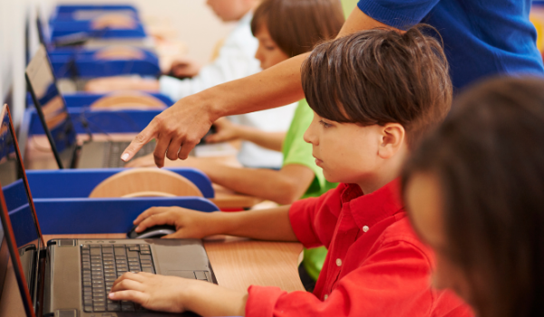 EDUCAÇÃO EM TRANSFORMAÇÃO: TECNOLOGIA E METODOLOGIAS INOVADORAS NO APRENDIZADO