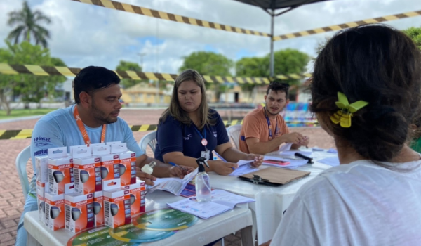 Equatorial oferece troca de lâmpadas, palestras e curso gratuito de design de sobrancelhas em Rio Verde