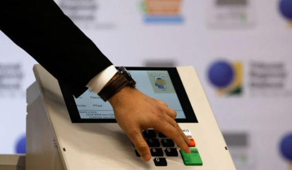 ESQUECIMENTO OU DESCOMPROMISSO COM O VOTO?