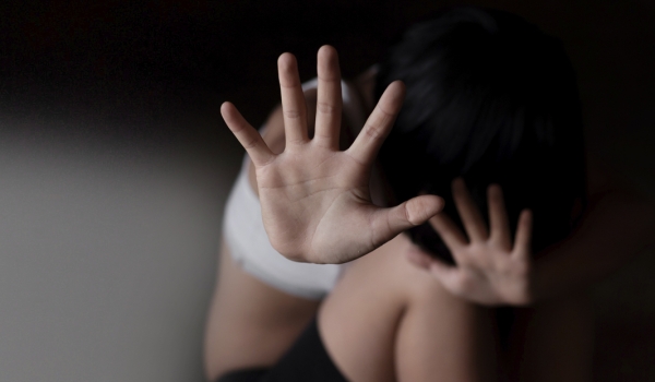Em Rio Verde, pai é denunciado por abusar da própria filha desde os 7 anos; mãe teria se omitido