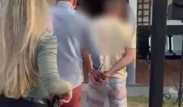 Homem é preso após invadir residência e agredir ex-companheira diante dos filhos, em Indiara
