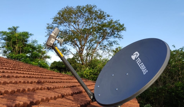 Famílias goianas que vivem em assentamentos rurais terão internet via satélite