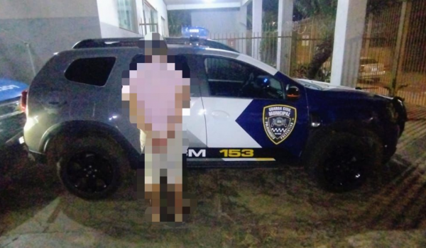 Mulher desmaia na rua após fugir de agressor com barra de ferro; GCM prende autor