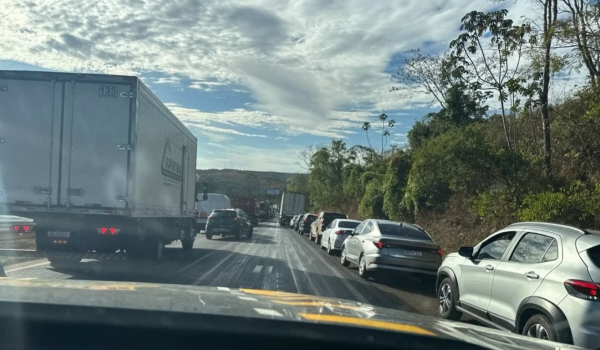 BR-060 é interditada após derramamento de sebo bovino em Alexânia