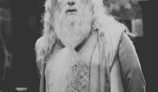Ator que fez Dumbledore em saga 'Harry Potter', morre aos 82 anos