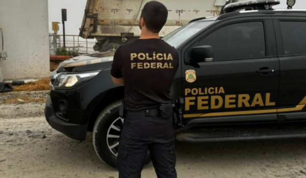 Polícia Federal cumpre mandado em Guapó durante operação contra crimes de abuso infantil na internet