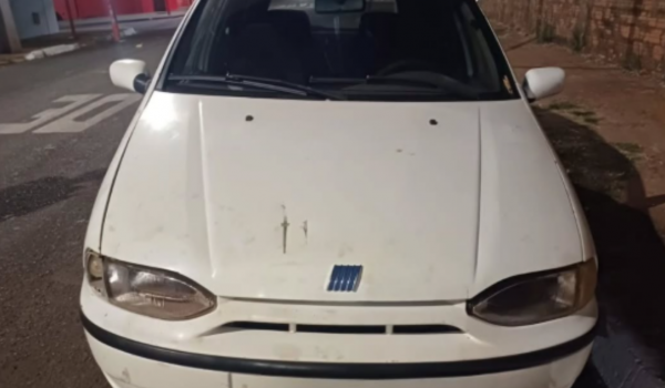 Polícia Militar recupera carro furtado e prende criminoso com extensa ficha no setor Pauzanes
