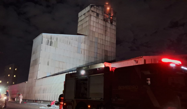 Incêndio em fábrica de fertilizantes em Rio Verde mobiliza o Corpo de Bombeiros e deixa uma vítima fatal
