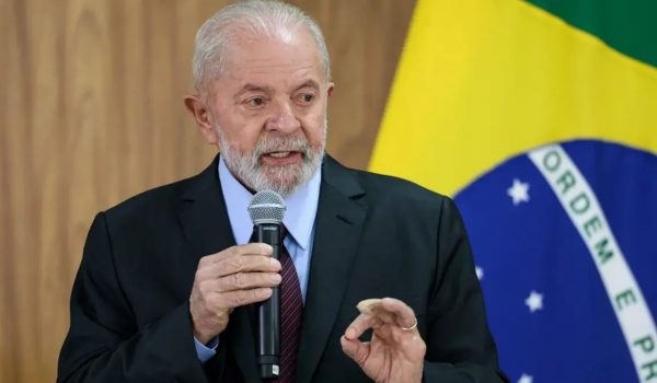 Lula critica Trump após aumento de tarifas sobre produtos brasileiros e ameaça retaliação