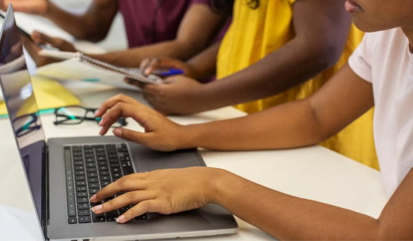 Fies abre inscrições com mais de 74 mil vagas para financiamento estudantil no 2º semestre