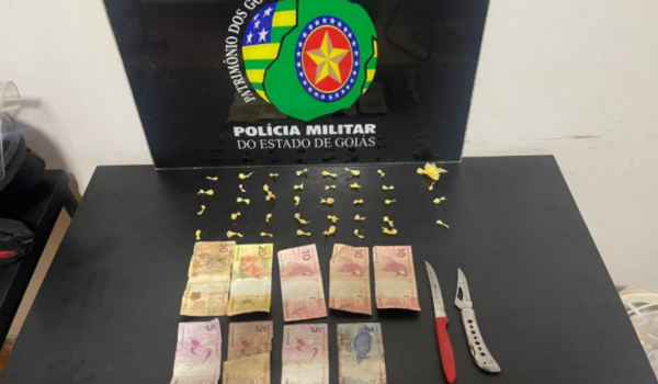 Polícia Militar estoura ponto de drogas e apreende crack no bairro Mutirão