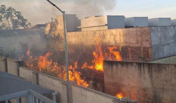 GCM age rápido e prende autor de incêndio criminoso na Vila Moreira Ataídes