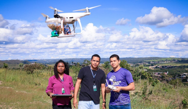 Escola do Futuro de Goiás cria dispositivo de R$ 50 que transforma drones em semeadores para reflorestamento