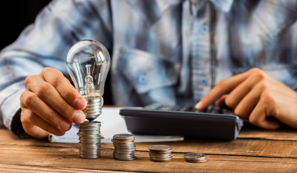 Lei garante conta de luz gratuita para famílias de baixa renda em todo o país
