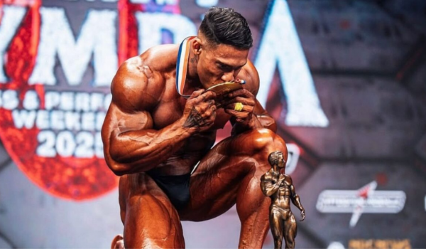 Brasileiro Ramon Dino faz história e conquista o título do Mr. Olympia 2025 em Las Vegas