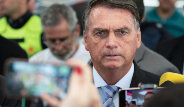 Tag #BolsonaroFree domina redes durante julgamento do ex-presidente no STF