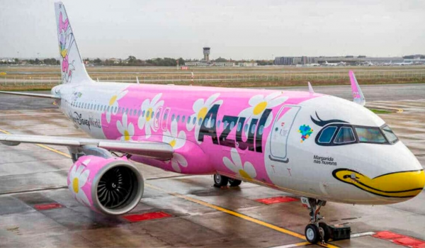 Avião faz pouso de emergência em Brasília após ameaça de bomba; PF descarta explosivos