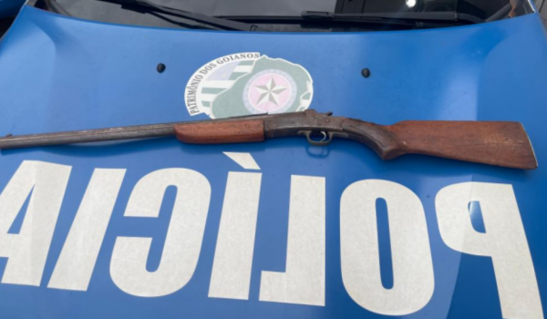 Homem recupera arma furtada do patrão por parente e acaba apreendido no Dom Miguel