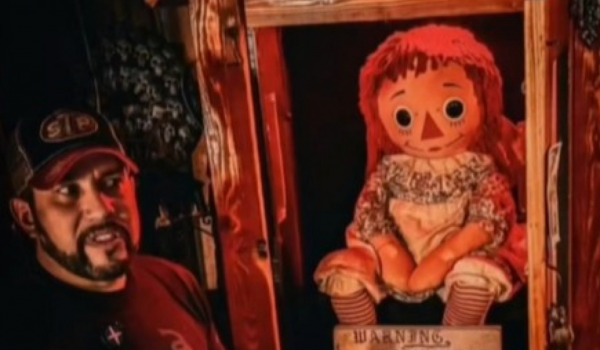 Morre cuidador da boneca Annabelle em quarto de hotel nos EUA