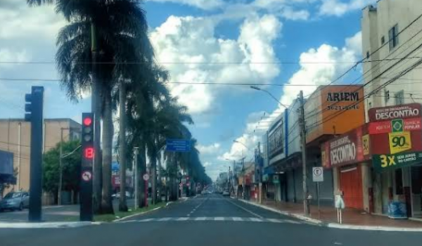 Mulher tenta atravessar a Av. Presidente Vargas fora da faixa de pedestre e é atropelada