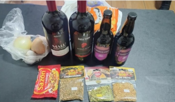 Funcionária de supermercado é flagrada furtando produtos para amigos