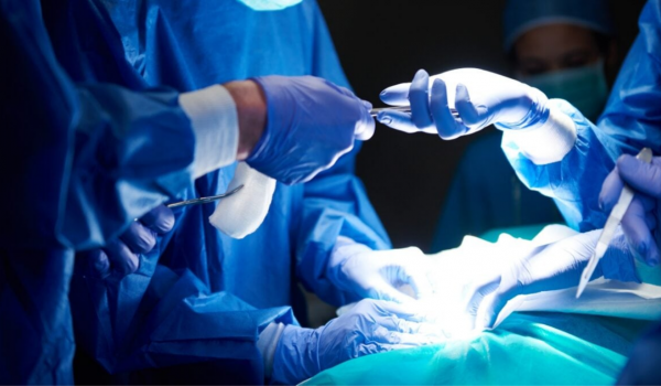 Hospital confunde pacientes e transplante dá errado; Ministério da Saúde intervém