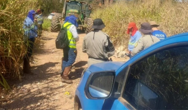 Homem morre após ser atropelado por trator enquanto dormia enrolado em colchão em Mineiros