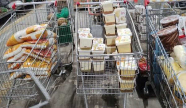 Polícia Civil e Vigilância Sanitária interditam supermercado em Goiânia por más condições de higiene
