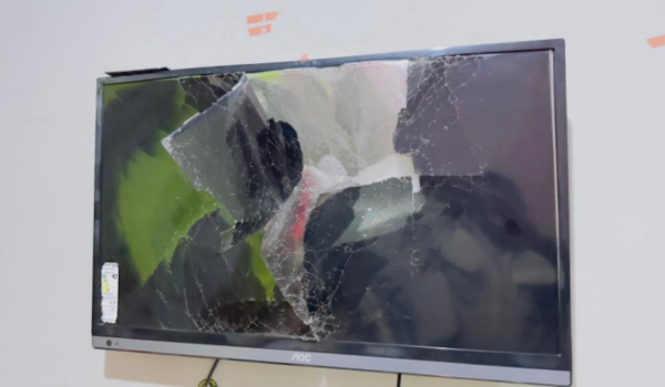 Homem quebra móveis e televisão durante surto de ciúmes em residência no Residencial Arco-Íris
