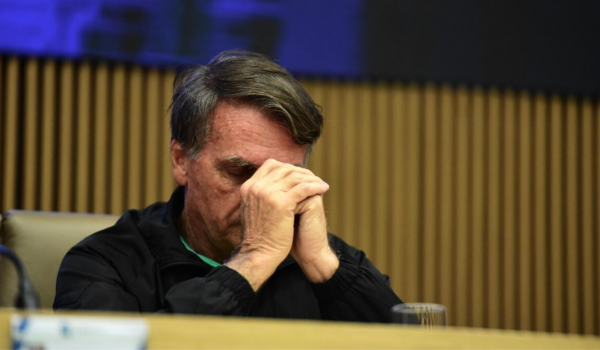 PF sugere vigilância 24h dentro da casa de Bolsonaro para evitar fuga
