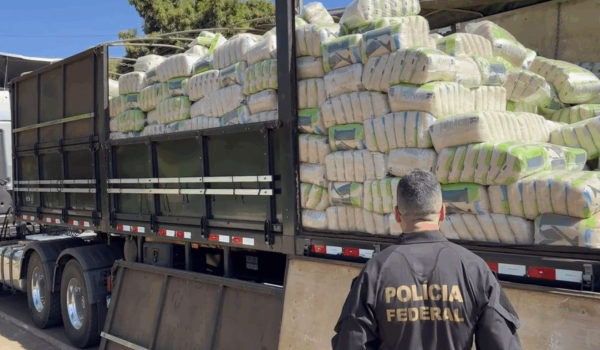 Polícia Federal doa 36 toneladas de arroz apreendidas em operação em Goiás