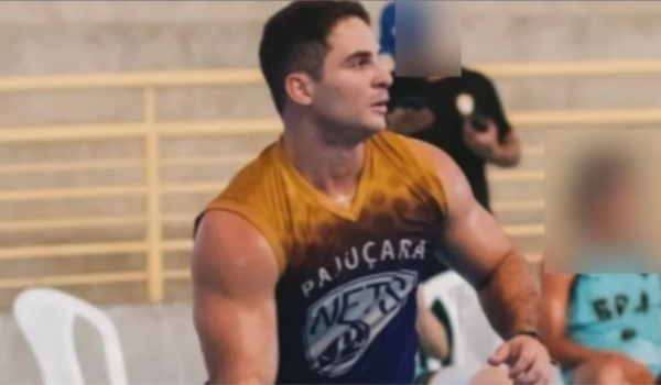 Ex-jogador de basquete é preso após agredir namorada com 61 socos em elevador