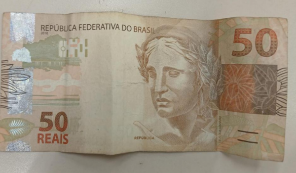 Polícia Militar prende funcionária após furto em caixa de supermercado