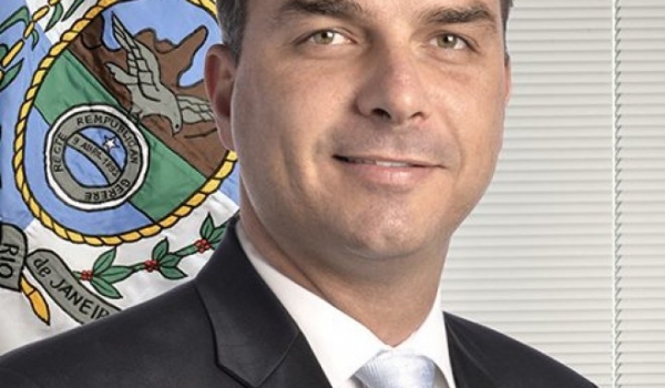 Flávio Bolsonaro promete retomar Perse, benefício cultural encerrado por Lula