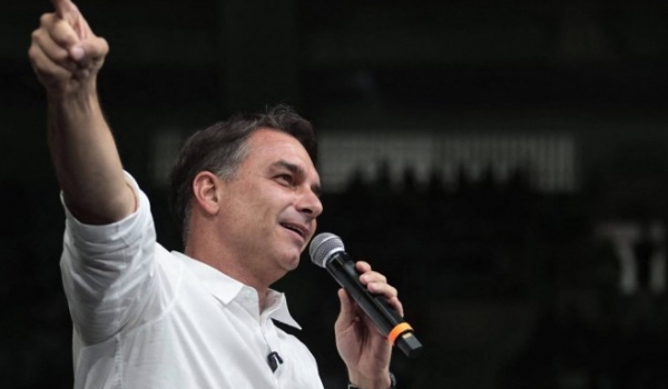 Flávio Bolsonaro terá dois inquéritos criminais sem foro especial a partir de fevereiro
