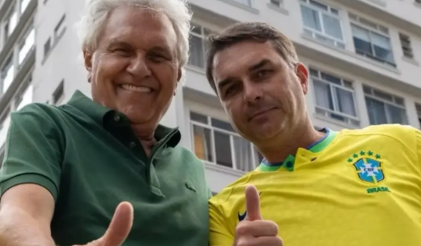 Caiado acerta apoio a Flávio Bolsonaro e anúncio será feito nesta terça (6) em Goiânia