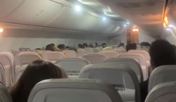 Piloto avisa a passageiros que avião colidiu contra veículo ao decolar no Rio de Janeiro