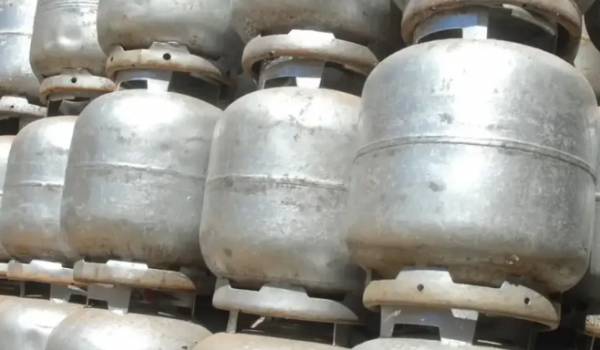 Governo anuncia pacote emergencial para conter alta do diesel e gás de cozinha 